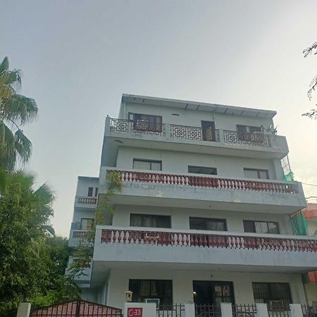 Hotel Oyo Metro View Residency Near Snow World Noida Exterior foto